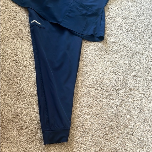 Sketchers Navy Scrub Set - Picture 3 of 5